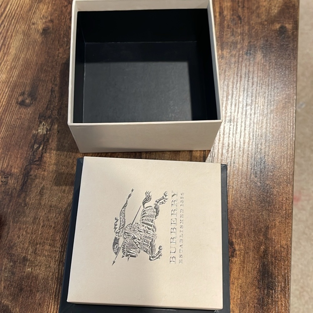 Burberry white gold watch - Picture 3 of 10